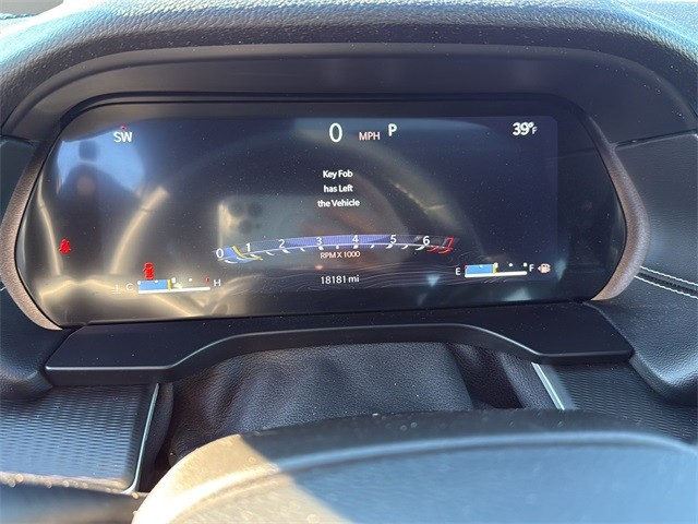 Jeep Grand Cherokee L Vehicle Full-screen Gallery Image 13