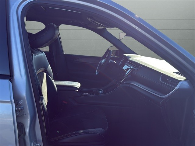 Jeep Grand Cherokee L Vehicle Full-screen Gallery Image 15