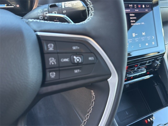 Jeep Grand Cherokee L Vehicle Full-screen Gallery Image 19