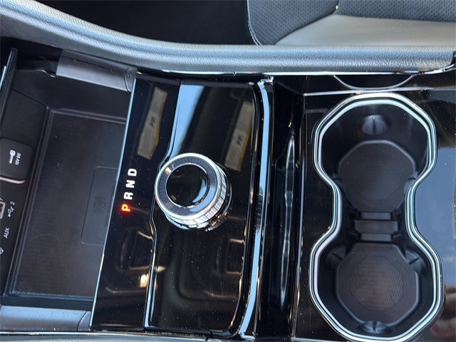 Jeep Grand Cherokee L Vehicle Full-screen Gallery Image 21