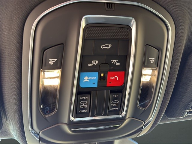 Jeep Grand Cherokee L Vehicle Full-screen Gallery Image 24