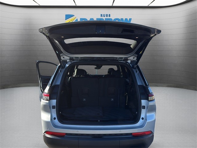 Jeep Grand Cherokee L Vehicle Full-screen Gallery Image 26