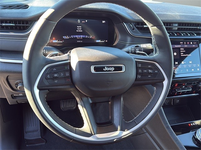 Jeep Grand Cherokee L Vehicle Full-screen Gallery Image 27