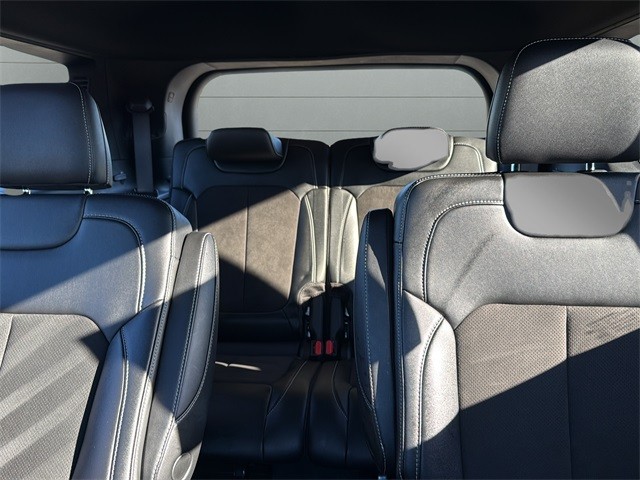 Jeep Grand Cherokee L Vehicle Full-screen Gallery Image 28