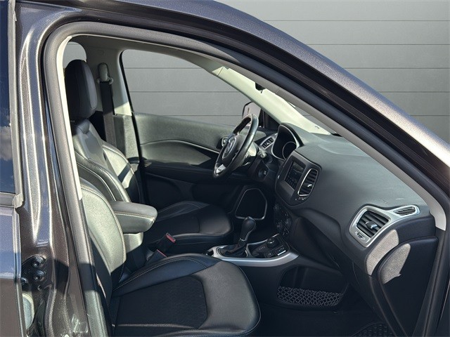 Jeep Compass Vehicle Full-screen Gallery Image 15