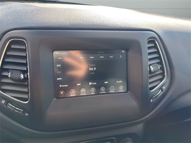 Jeep Compass Vehicle Full-screen Gallery Image 18