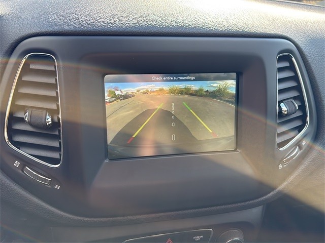 Jeep Compass Vehicle Full-screen Gallery Image 19