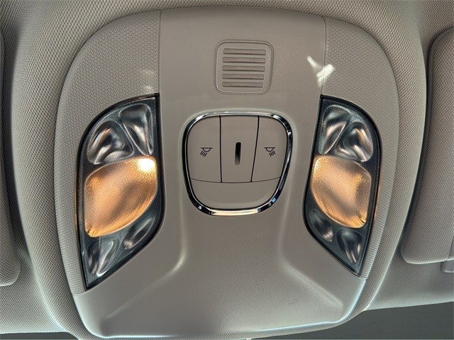 Jeep Compass Vehicle Full-screen Gallery Image 20