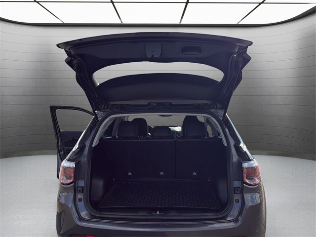 Jeep Compass Vehicle Full-screen Gallery Image 22