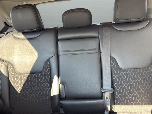 Jeep Compass Vehicle Full-screen Gallery Image 24