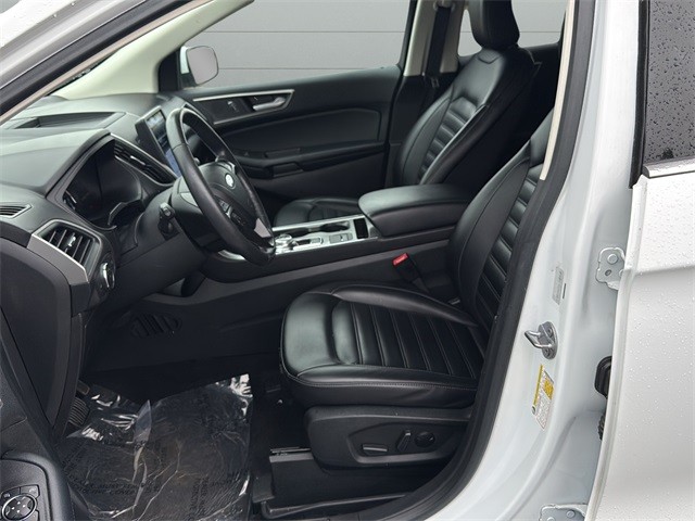 Ford Edge Vehicle Full-screen Gallery Image 10