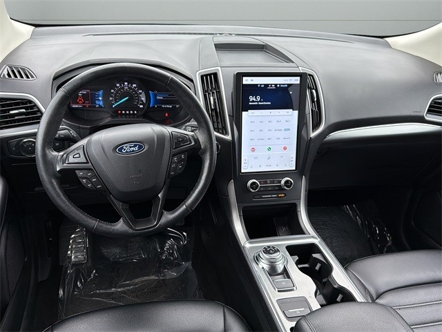 Ford Edge Vehicle Full-screen Gallery Image 12