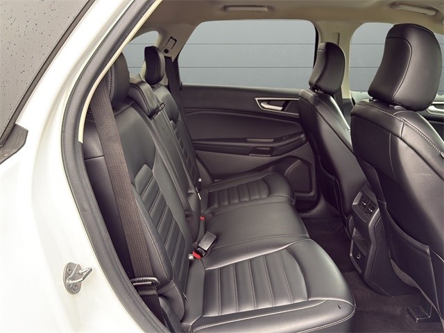 Ford Edge Vehicle Full-screen Gallery Image 14