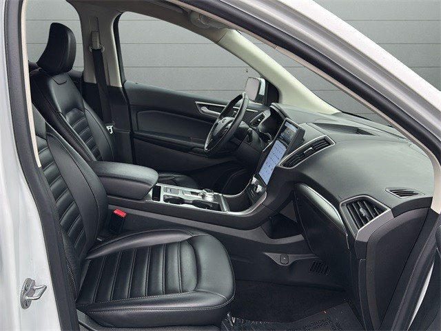 Ford Edge Vehicle Full-screen Gallery Image 15