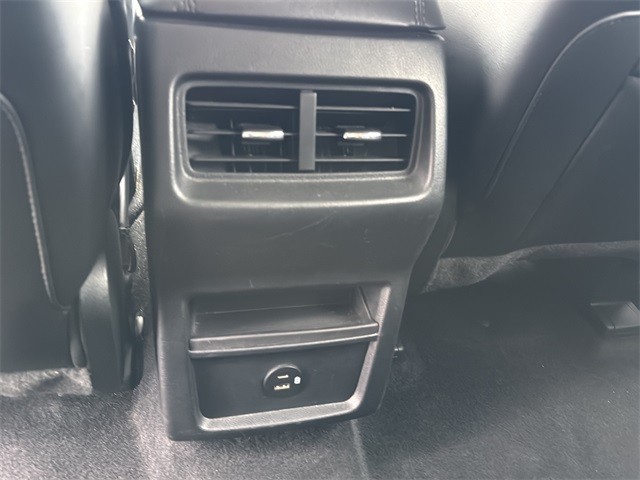 Ford Edge Vehicle Full-screen Gallery Image 17