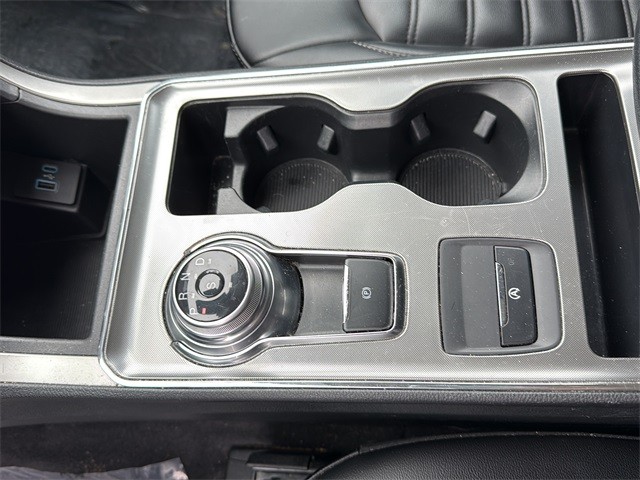 Ford Edge Vehicle Full-screen Gallery Image 19