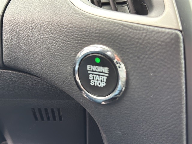 Ford Edge Vehicle Full-screen Gallery Image 23