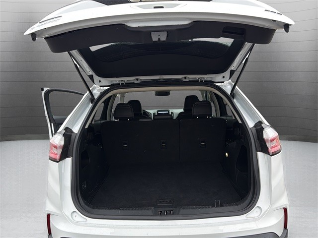 Ford Edge Vehicle Full-screen Gallery Image 24