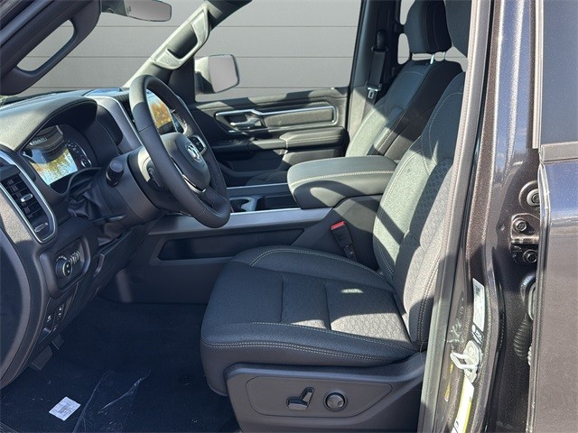 Ram 1500 Vehicle Full-screen Gallery Image 10