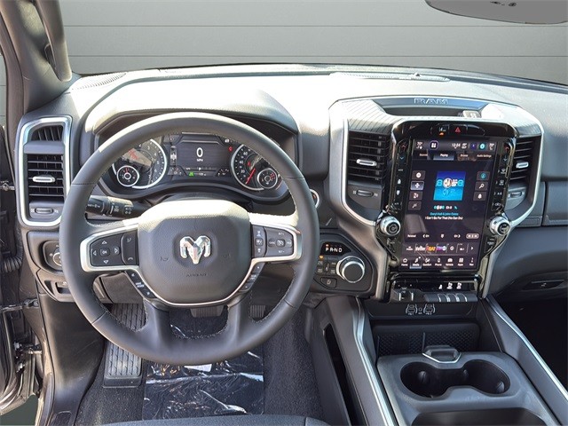 Ram 1500 Vehicle Full-screen Gallery Image 12