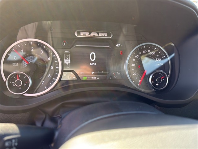 Ram 1500 Vehicle Full-screen Gallery Image 13