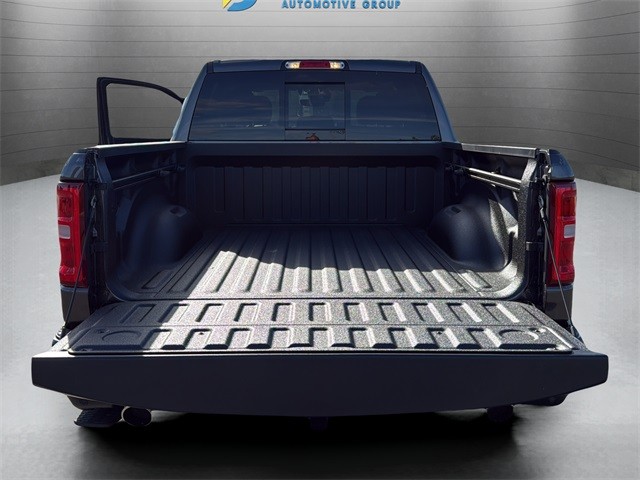 Ram 1500 Vehicle Full-screen Gallery Image 24