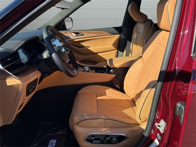 Jeep Grand Cherokee Vehicle Full-screen Gallery Image 10