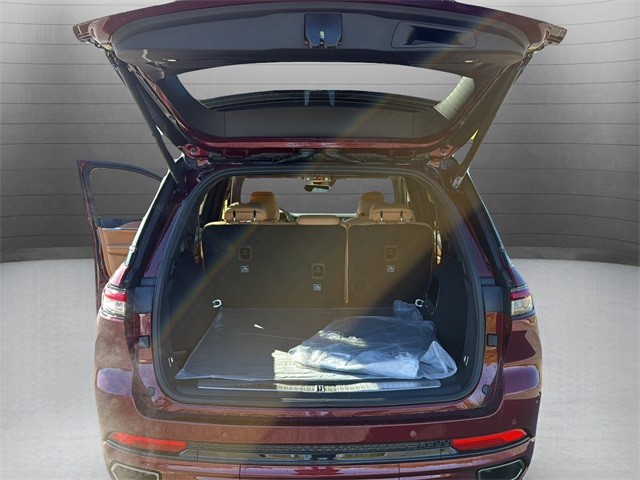 Jeep Grand Cherokee Vehicle Full-screen Gallery Image 26