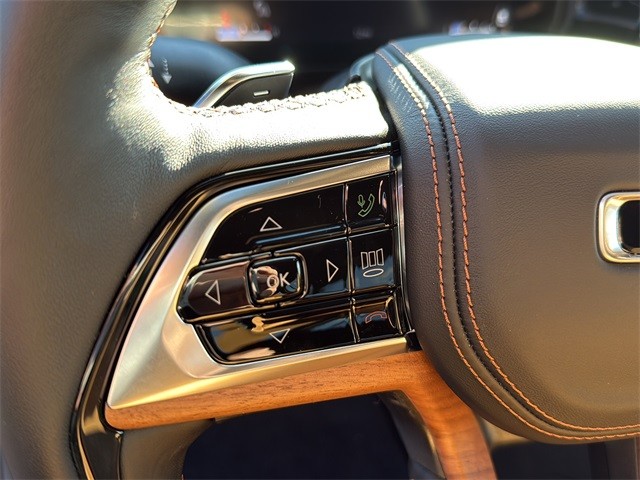 Jeep Grand Cherokee Vehicle Full-screen Gallery Image 9