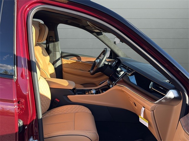 Jeep Grand Cherokee Vehicle Full-screen Gallery Image 15