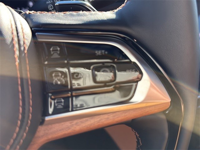 Jeep Grand Cherokee Vehicle Full-screen Gallery Image 19