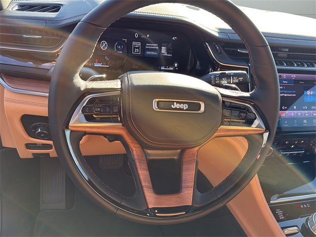 Jeep Grand Cherokee Vehicle Full-screen Gallery Image 27