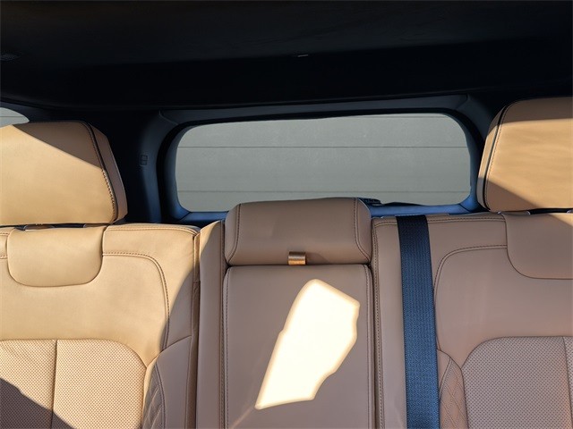 Jeep Grand Cherokee Vehicle Full-screen Gallery Image 28