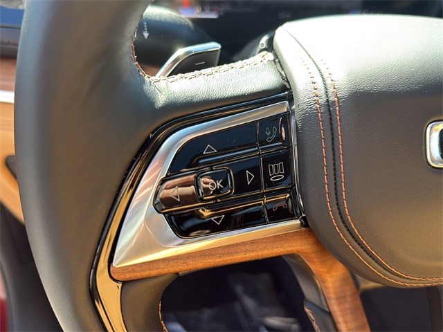 Jeep Grand Cherokee Vehicle Full-screen Gallery Image 9