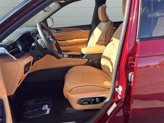 Jeep Grand Cherokee Vehicle Full-screen Gallery Image 10