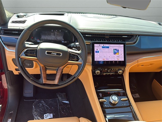 Jeep Grand Cherokee Vehicle Full-screen Gallery Image 12