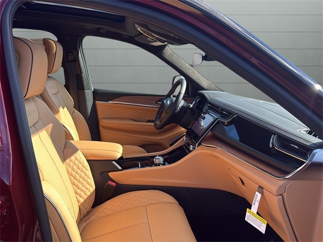 Jeep Grand Cherokee Vehicle Full-screen Gallery Image 15