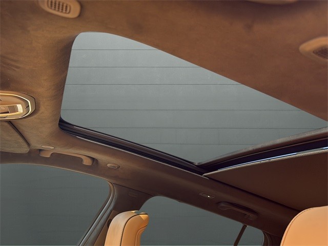 Jeep Grand Cherokee Vehicle Full-screen Gallery Image 16