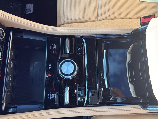 Jeep Grand Cherokee Vehicle Full-screen Gallery Image 21