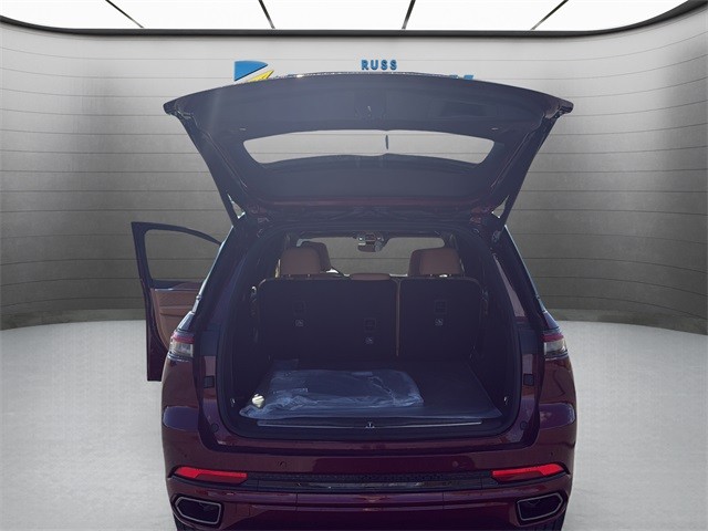 Jeep Grand Cherokee Vehicle Full-screen Gallery Image 26