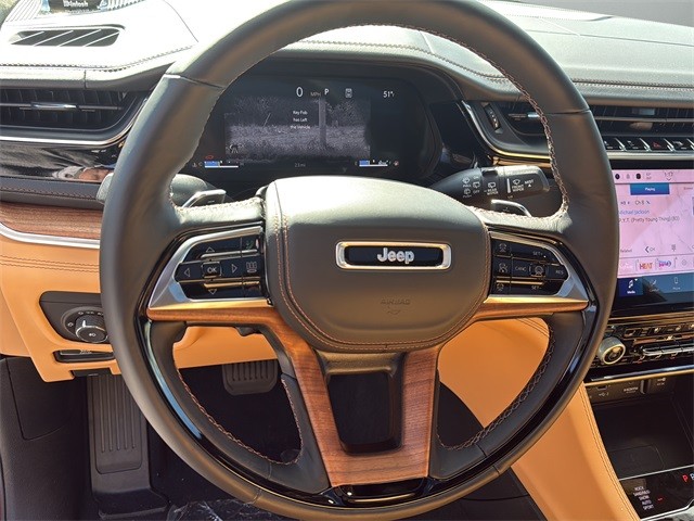 Jeep Grand Cherokee Vehicle Full-screen Gallery Image 27