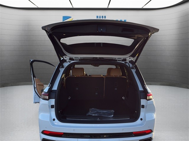 Jeep Grand Cherokee Vehicle Full-screen Gallery Image 26