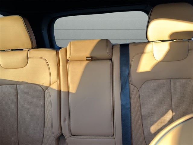 Jeep Grand Cherokee Vehicle Full-screen Gallery Image 28