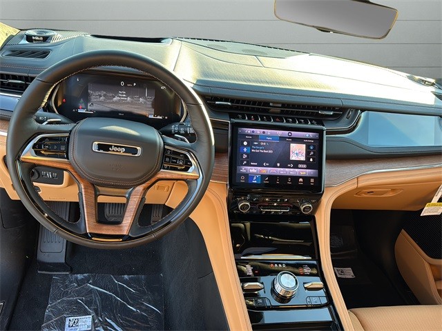 Jeep Grand Cherokee Vehicle Full-screen Gallery Image 12