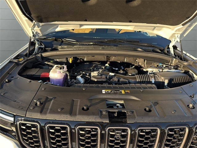 Jeep Grand Cherokee Vehicle Full-screen Gallery Image 20