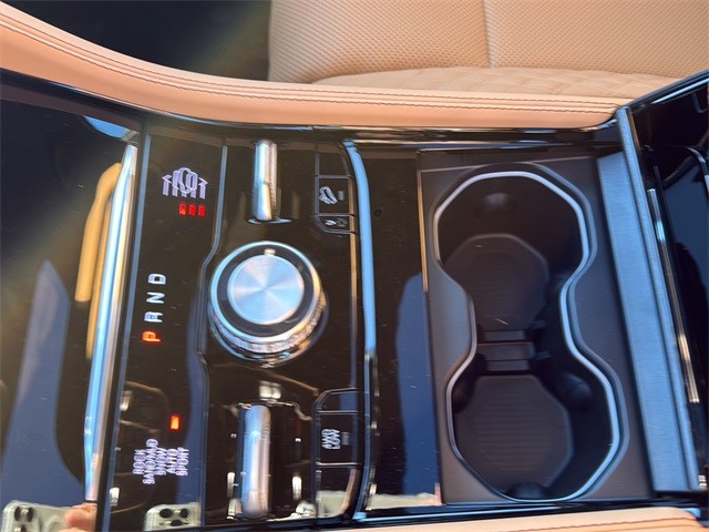 Jeep Grand Cherokee Vehicle Full-screen Gallery Image 21