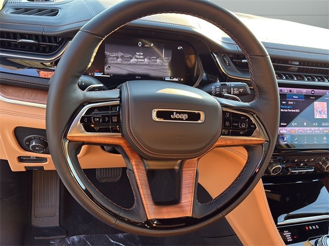 Jeep Grand Cherokee Vehicle Full-screen Gallery Image 27