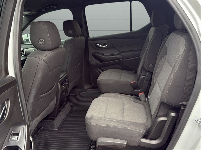 Chevrolet Traverse Vehicle Full-screen Gallery Image 16