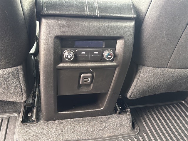 Chevrolet Traverse Vehicle Full-screen Gallery Image 17