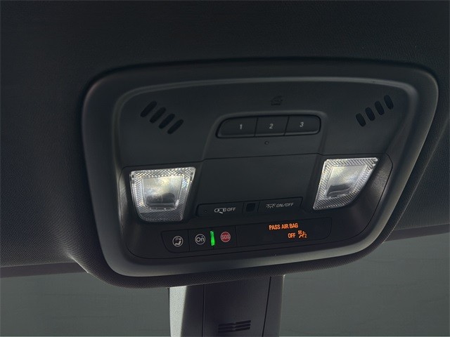Chevrolet Traverse Vehicle Full-screen Gallery Image 23